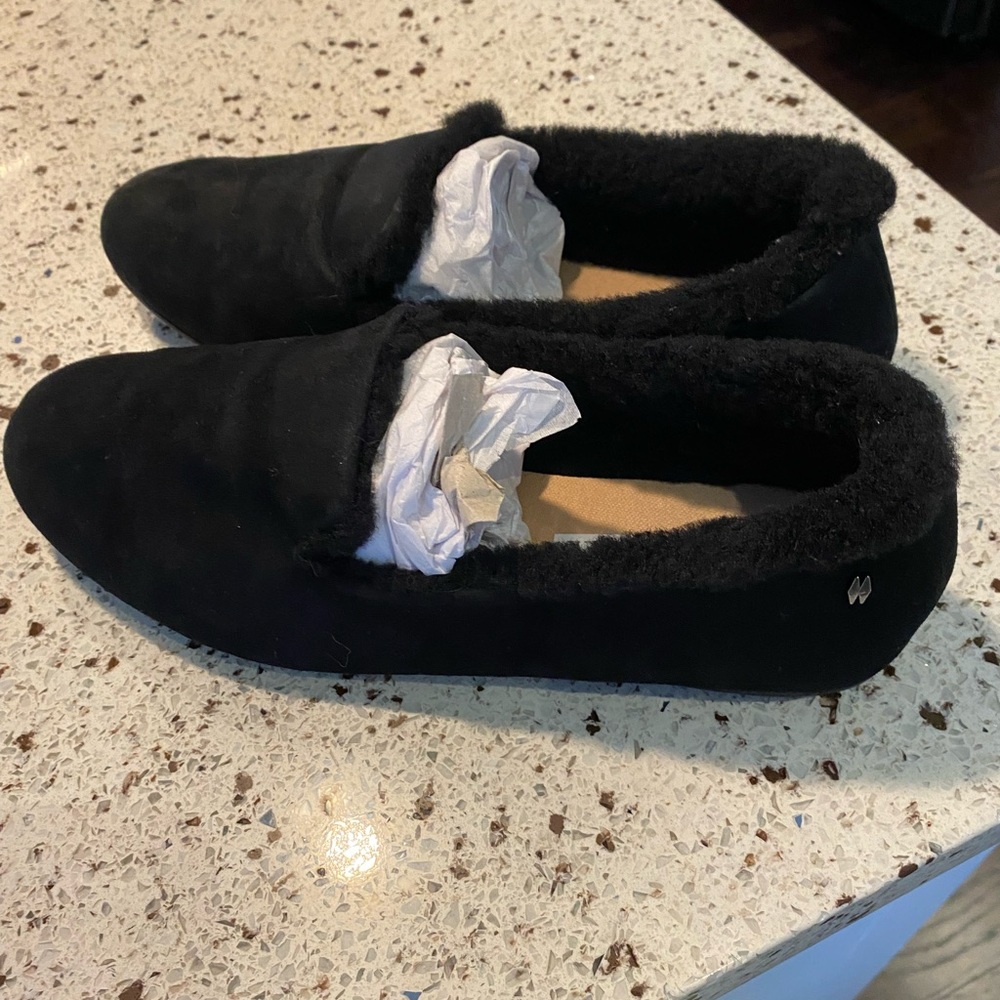Mave and Chez Women's Black Sueded Audrey Slippers- size 7